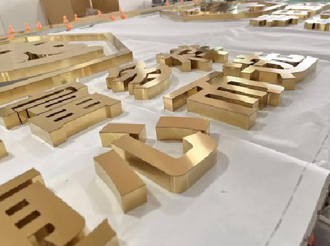 桐梓拉丝不锈钢字的特点。